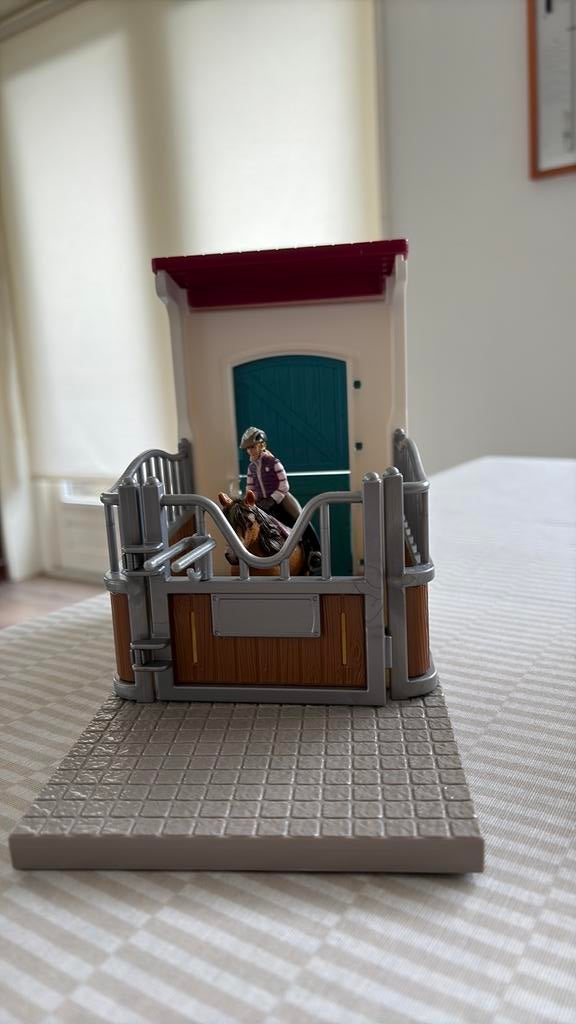 Schleich speelgoed paarden stal/ box, Ophalen, Zo goed als nieuw