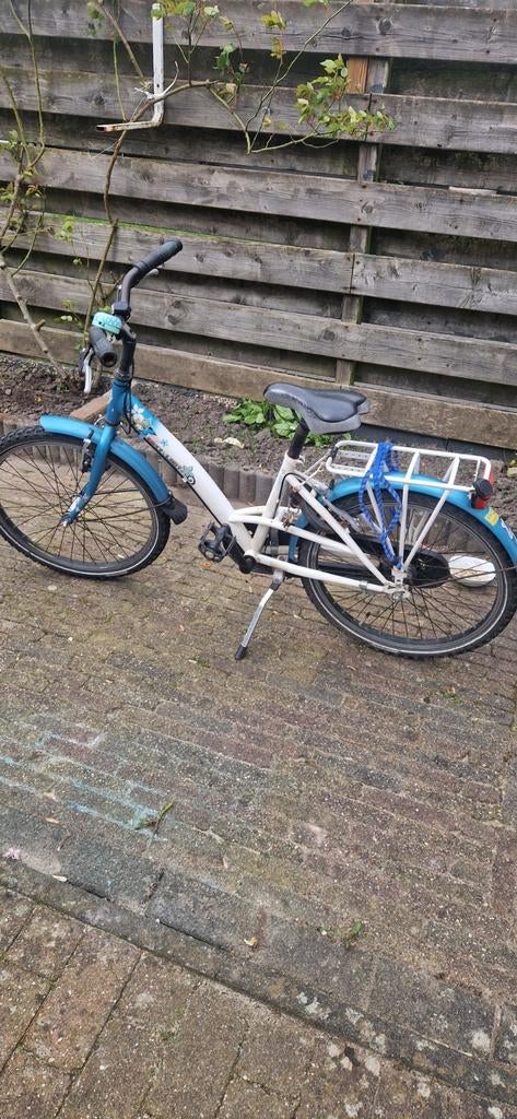 Loekie kinderfiets 22 inch - Blauw/Wit, Fietsen en Brommers, Fietsen | Meisjes, 22 inch, Gebruikt, Loekie, Versnellingen