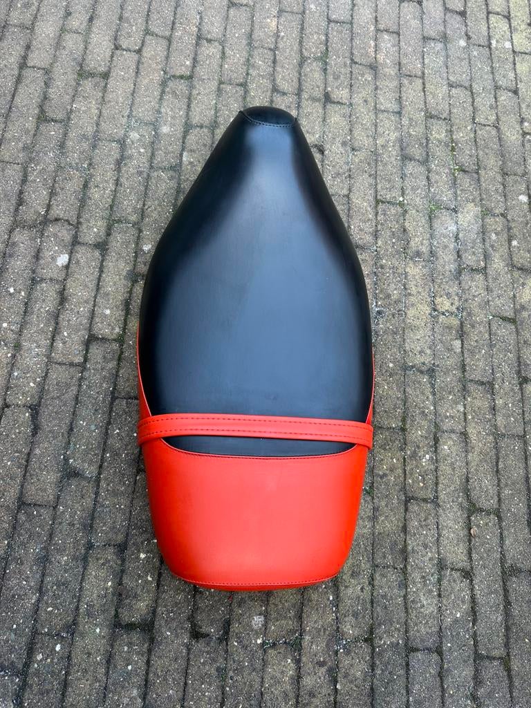 Gilera runner poggiali zadel, Fietsen en Brommers, Brommeronderdelen | Scooters, Ophalen, Gebruikt, Zadel