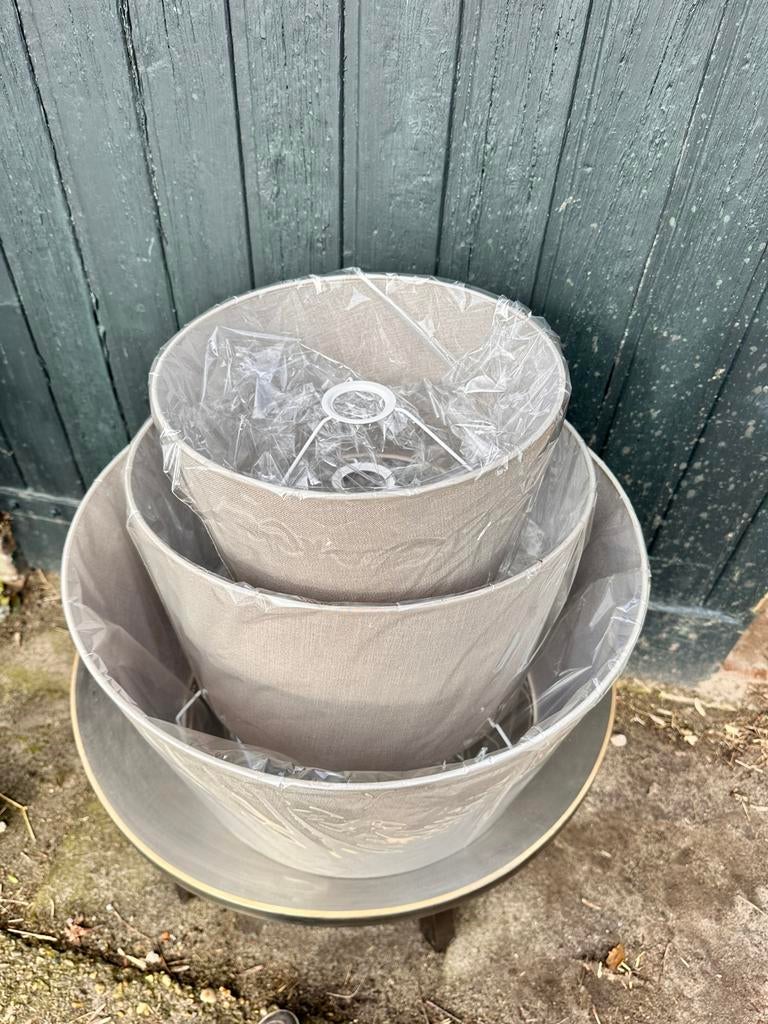 Nieuwe PTMD lampenkappen caep linnen 2 stuks, Huis en Inrichting, Lampen | Lampenkappen, Ophalen of Verzenden, Nieuw, Rond, 25 tot 50 cm