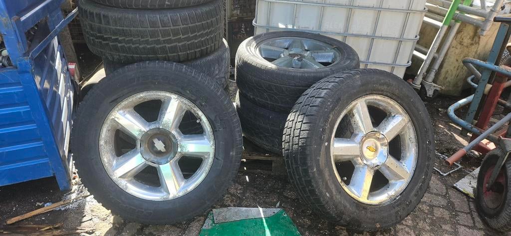 Chevrolet avalanche 1 set velgen met banden 20 inch, Ophalen, 20 inch, Zomerbanden, Band(en)