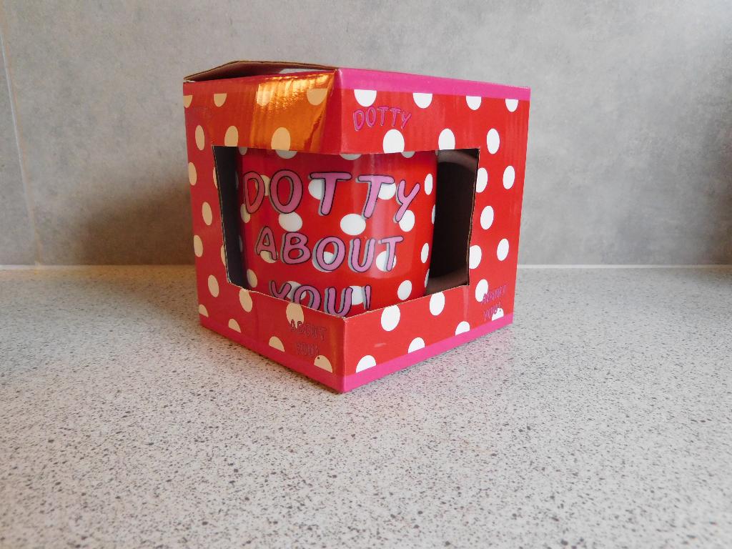 Mok Dotty about You Polkadot Rood Primark, Nieuw, Ophalen of Verzenden, Overige stijlen, Kop(pen) en/of Schotel(s)