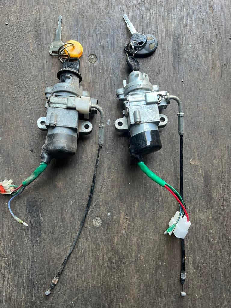 Kymco people s contact sloten cdi wielen kappen set, Ophalen