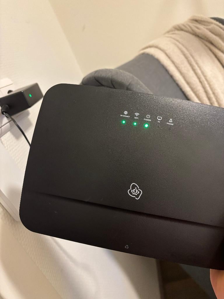 KPN WiFi Box 12 Router + ZTE ZXHN F3100 Glasvezel Kastje, Ophalen of Verzenden, Zo goed als nieuw, KPN/ZTE