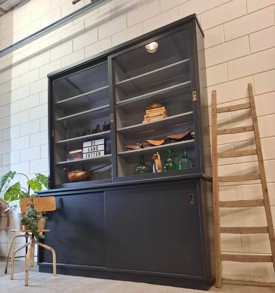 XL Vintage/Industriële antraciet-grijze schoolkast,Brocante