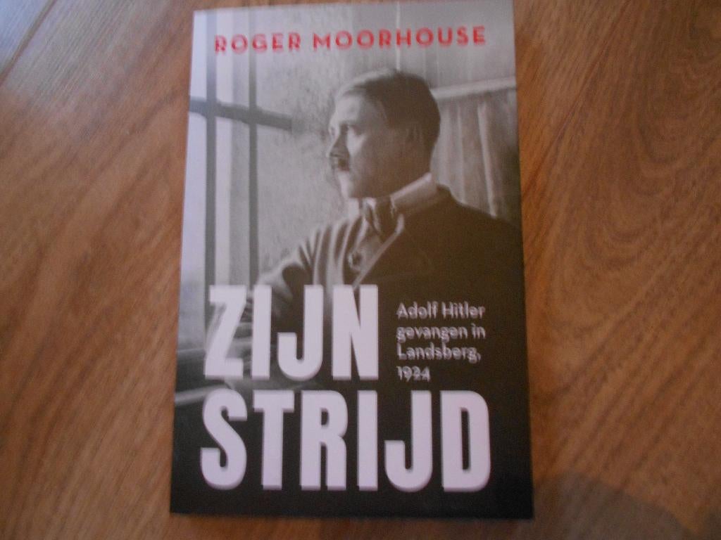 Roger Moorhiuse Zijn strijd Adolf Hitler gevangen in lands-, Boeken, Ophalen of Verzenden, Tweede Wereldoorlog, Zo goed als nieuw