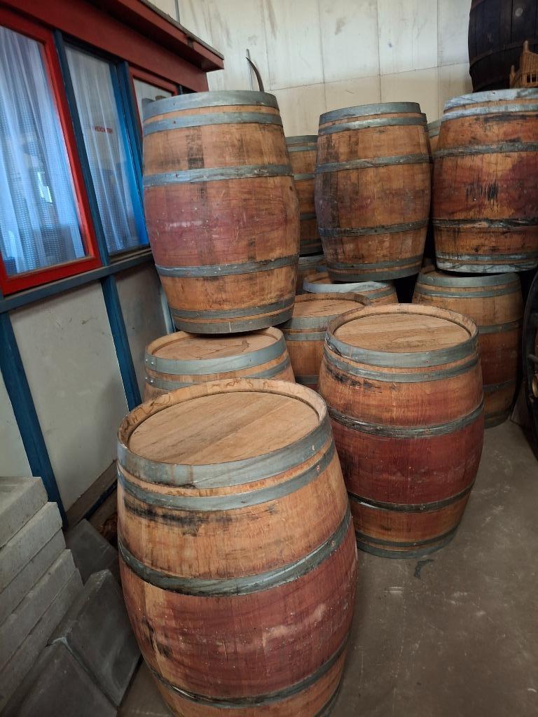 Franse eiken wijnvaten, dicht, 225 liter € 135,00 zie foto's, 150 liter of meer, Ophalen, Zo goed als nieuw, Hout
