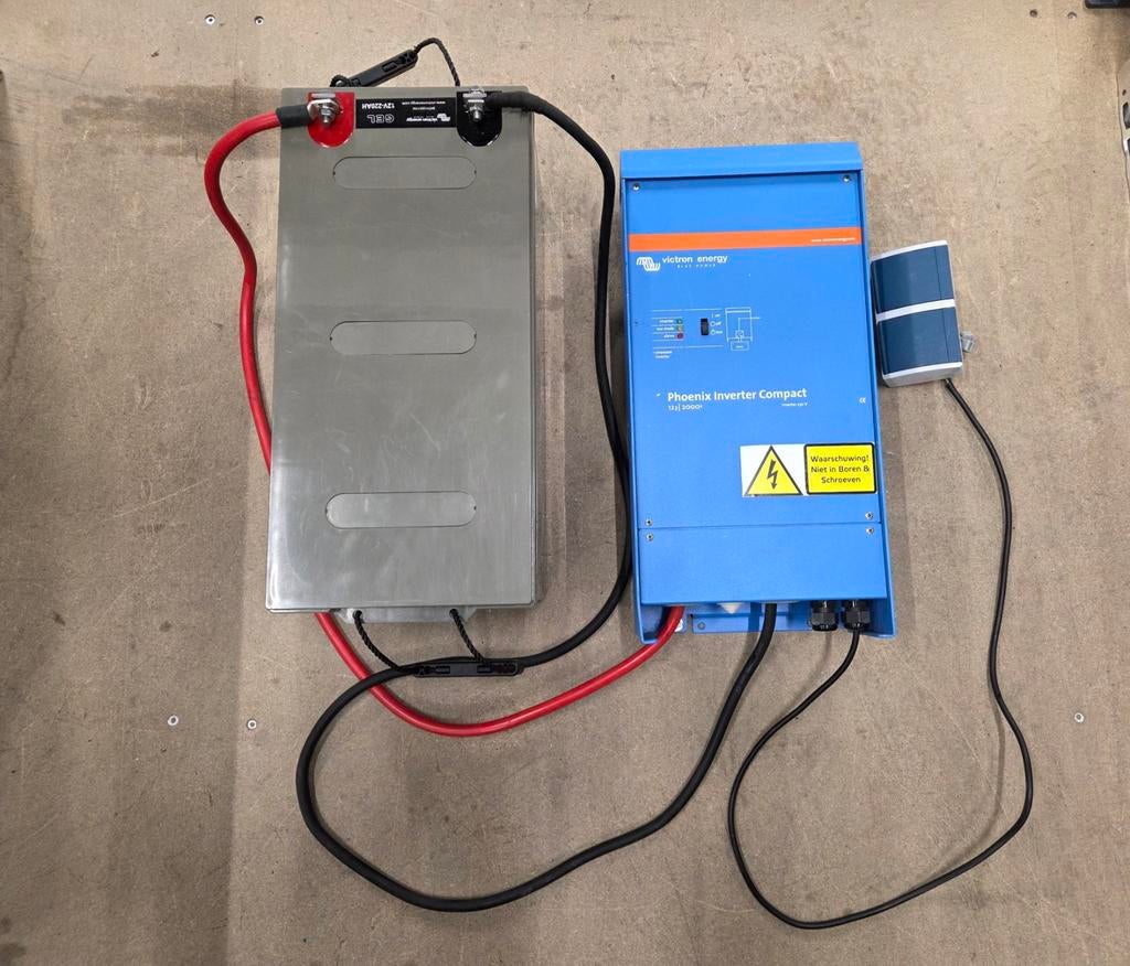 Victron 2000 watt omvormer Zuivere sinus 220ah accu, Ophalen
