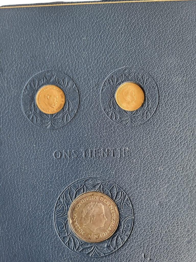 Ons tientje boekwerk inclusief 2 gouden tientjes en 2 specim, Ophalen of Verzenden, Nederland, Munten en Bankbiljetten