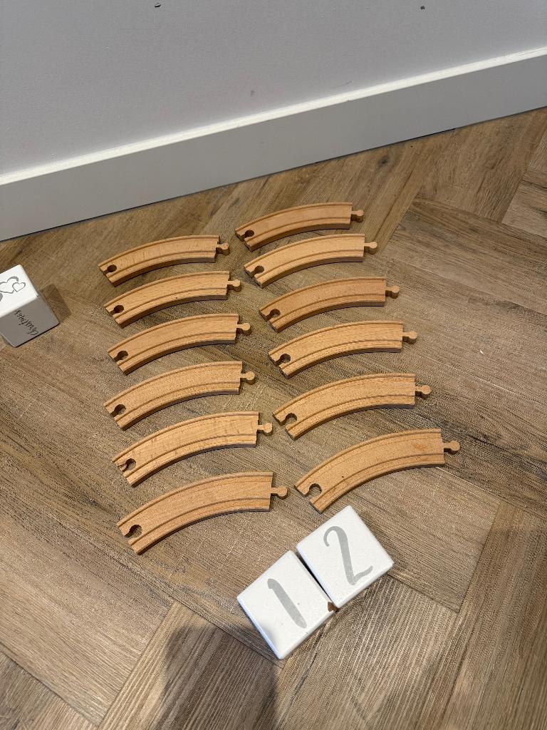 Heel goed 12x Brio houten trein spoor rails bocht set 33342, Ophalen of Verzenden, Zo goed als nieuw
