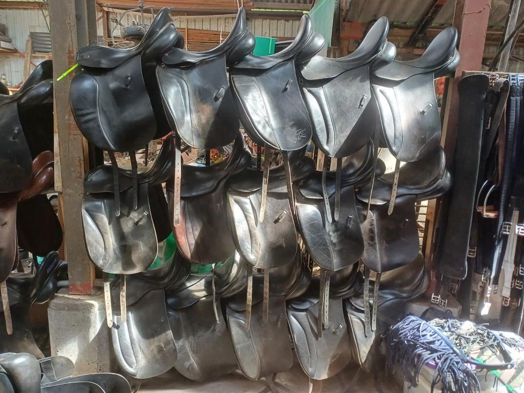 Diverse dressuur en veelz zadel(s), Dieren en Toebehoren, Paarden en Pony's | Zadels, Ophalen of Verzenden, Gebruikt, Dressuur