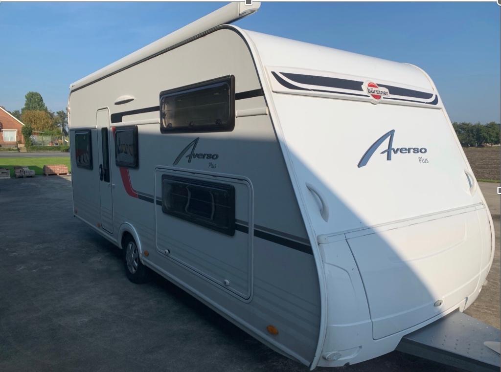Te koop: Bürstner Averso Plus 510TK  7 pers. + hefbed (2018), Caravans en Kamperen, Caravans, Rondzit, Bürstner, Meer dan 6, 1500 - 2000 kg