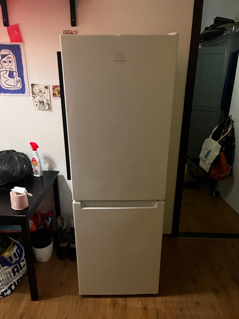 Indesit Koelvriescombinatie voor onderdelen, Ophalen, 200 liter of meer, Met aparte vriezer, 160 cm of meer