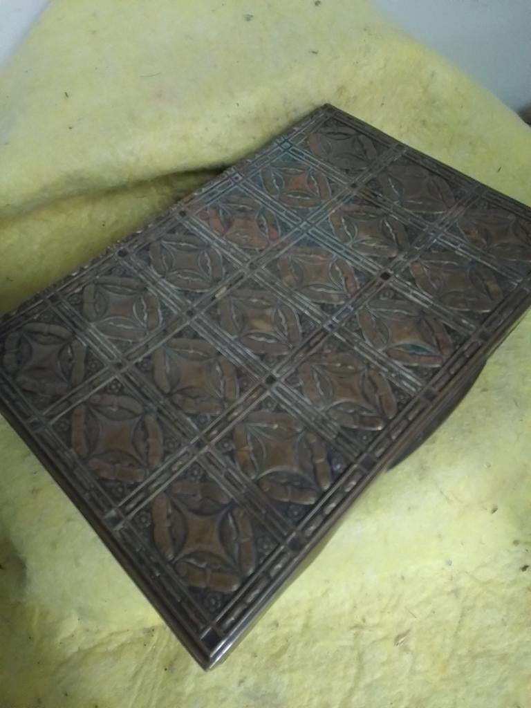 14753) mooie antieke  messing  bewerkte kist  gesigneerd, Antiek en Kunst, Antiek | Koper en Brons, Ophalen of Verzenden