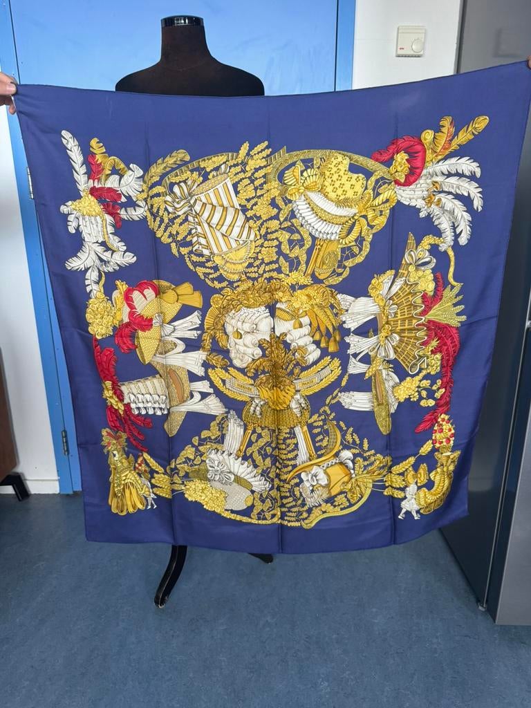 RARE VINTAGE HERMES Silk Scarf "Chapeau" Carre 90, Verzenden, Zo goed als nieuw, Sjaal