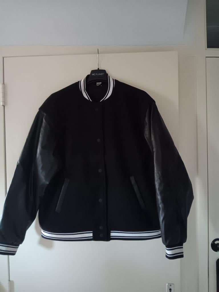 Zwart/witte baseball jack mt: XS/S, Kleding | Dames, Jassen | Zomer, Ophalen of Verzenden, Zo goed als nieuw, Maat 34 (XS) of kleiner