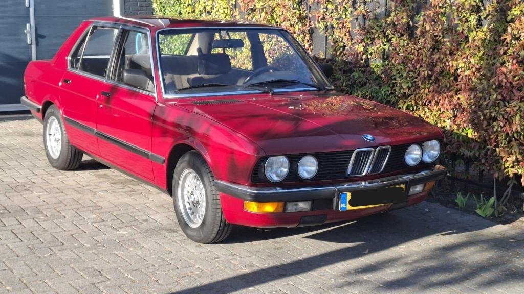 BMW E28 518i 5-bak 3/1986 124 pk. Origineel! Nu oldtimer!, Auto's, BMW, Stof, 4 cilinders, Handgeschakeld, Grijs