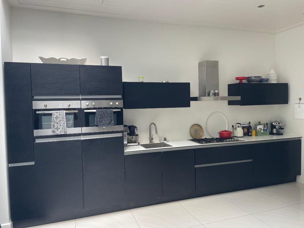 Strakke Moderne zwarte keuken+ inbouwapparatuur+GEDEMONTEERD, Zwart, Enkelwandige keuken, Ophalen of Verzenden, Zo goed als nieuw