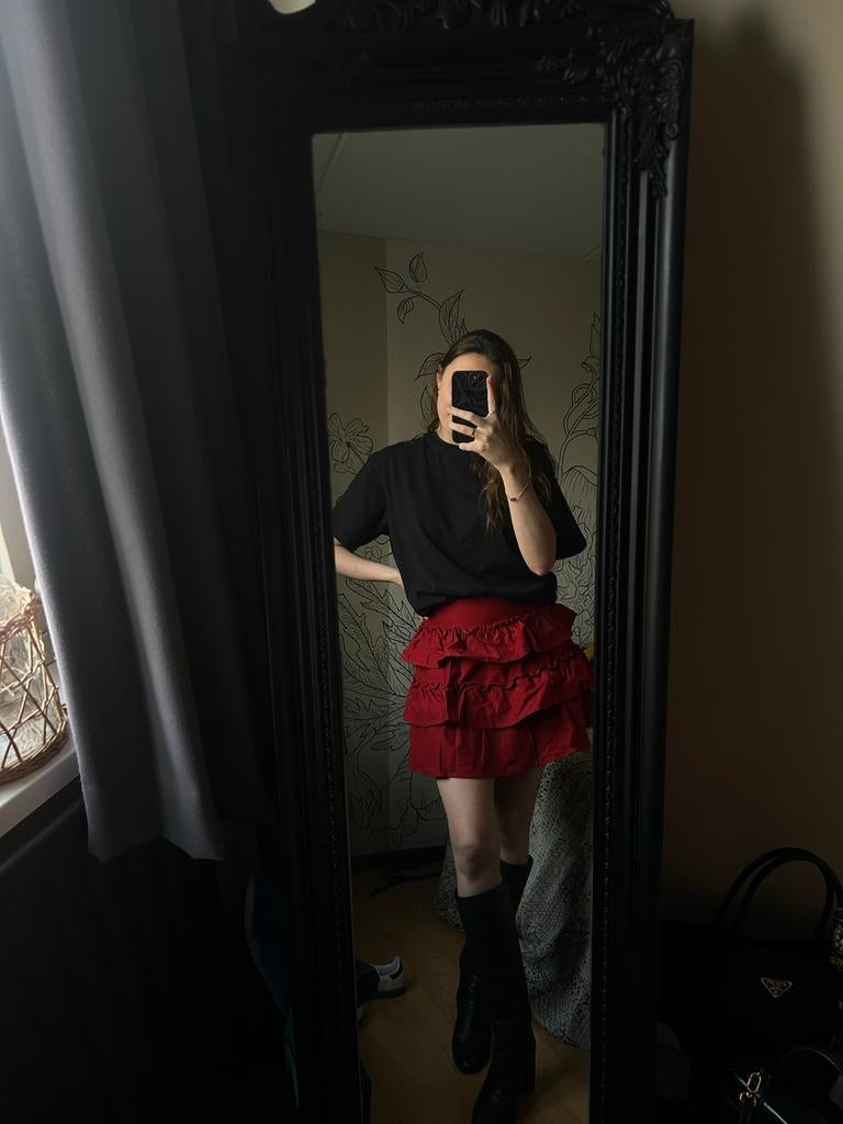 Rode rok met ruches NIKKIE - Maat 36, Maat 38/40 (M), Ophalen of Verzenden, Zo goed als nieuw, Boven de knie