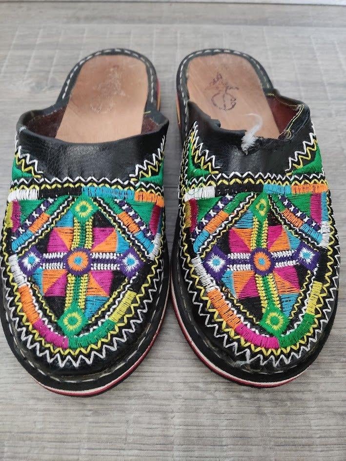 Dames babouches zwart met kleurrijk borduursel, Verzenden, Gedragen, Instappers, Zwart