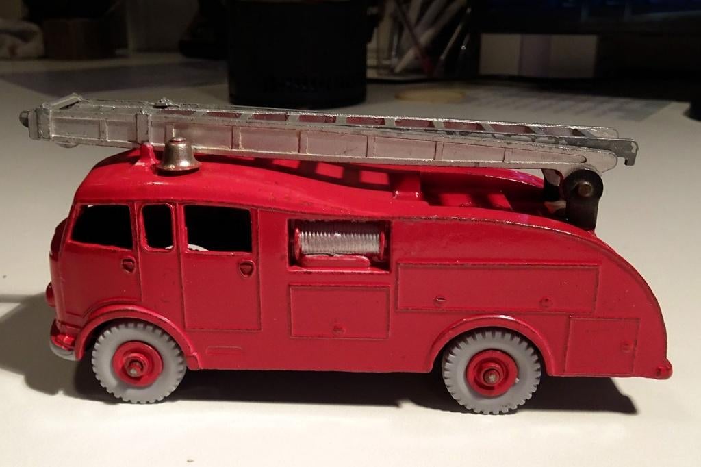 Dinky Supertoys 935 Fire Engine. - als nieuw!, Hobby en Vrije tijd, Modelauto's | 1:43, Ophalen of Verzenden, Zo goed als nieuw