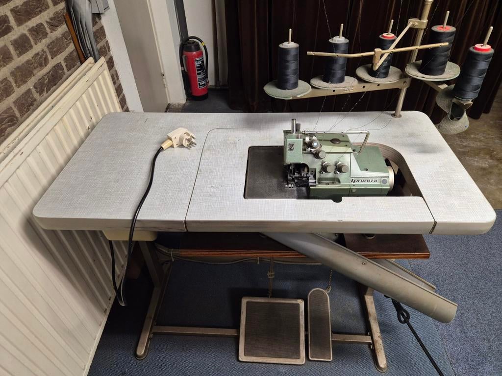 Yamato lockmachine DCZ-365, Hobby en Vrije tijd, Naaimachines en Toebehoren, Ophalen, Lockmachine, Overige merken