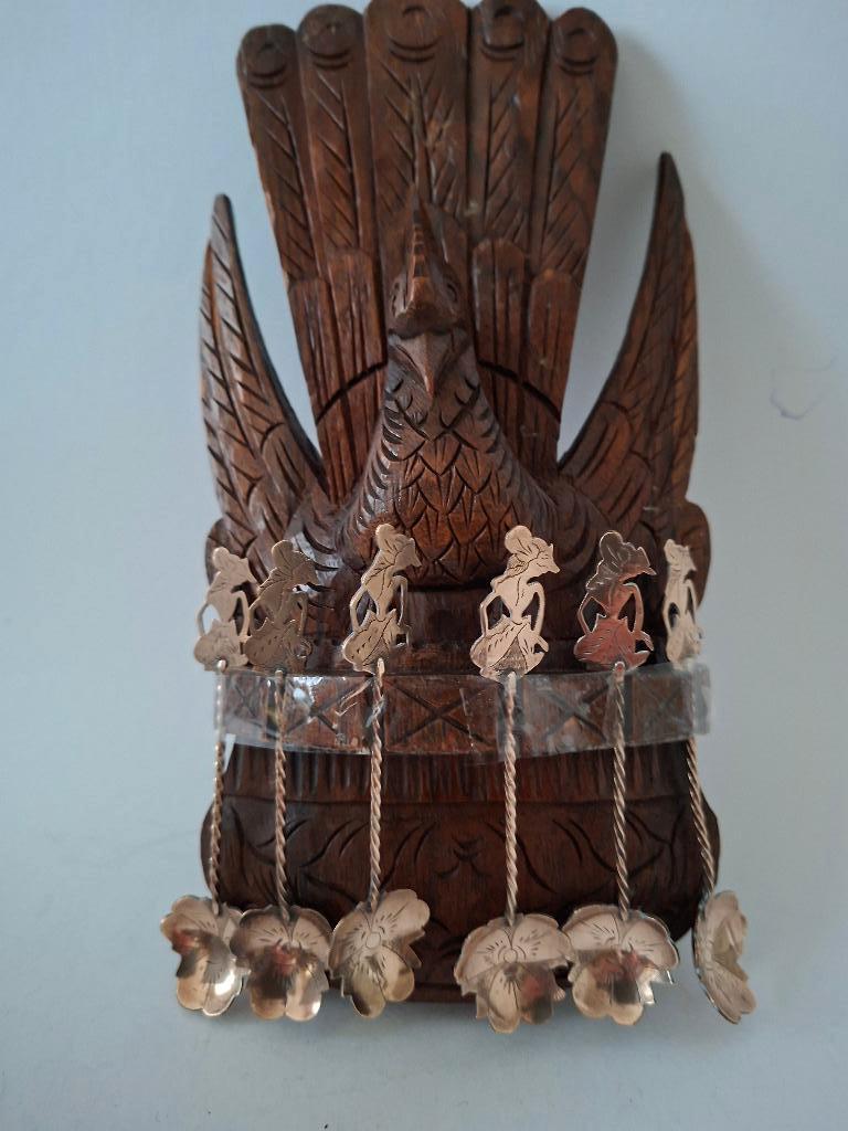 djokja zilveren lepeltjes in houtsnijwerk houder (505), Antiek en Kunst, Ophalen of Verzenden