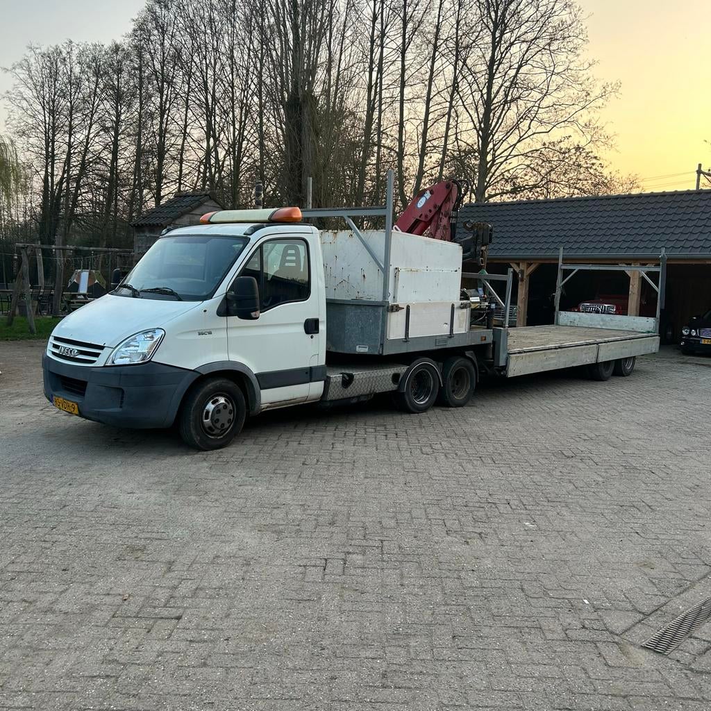 Iveco Dailey veldhuizen BE-combinatie met auto laadkraan, Auto's, Bestelauto's, Iveco, Origineel Nederlands, 1900 kg, Diesel