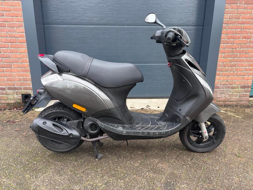 Piaggio Zip 2000 snor, Fietsen en Brommers, Scooters | Piaggio, Gebruikt, Zip, Benzine, Ophalen