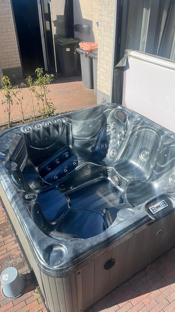 6 persoons jacuzzi, Tuin en Terras, Bubbelbaden en Hottubs, Ophalen of Verzenden, Zo goed als nieuw