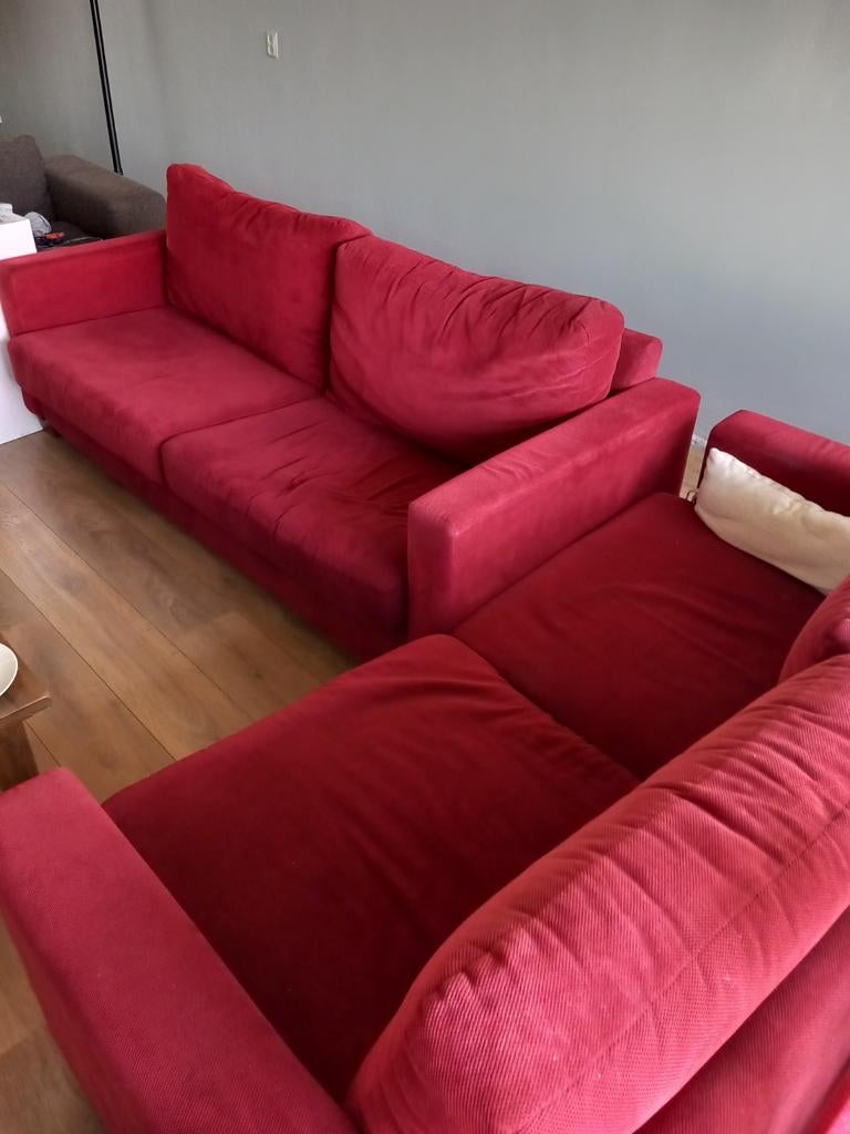 Twee comfortabele rode banken, Huis en Inrichting, Banken | Bankstellen, Ophalen of Verzenden