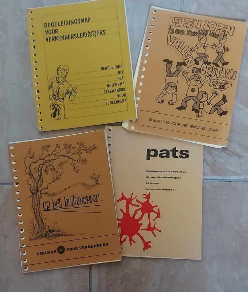 scouting 4 spelmappen Verkenners, Ophalen of Verzenden, Zo goed als nieuw, Boek of Tijdschrift