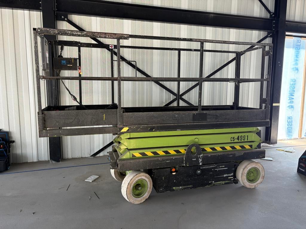 SKYJACK SJ3220 Hoogwerker – NIEUWE ACCU’S – 8M Werkhoogte, Ophalen