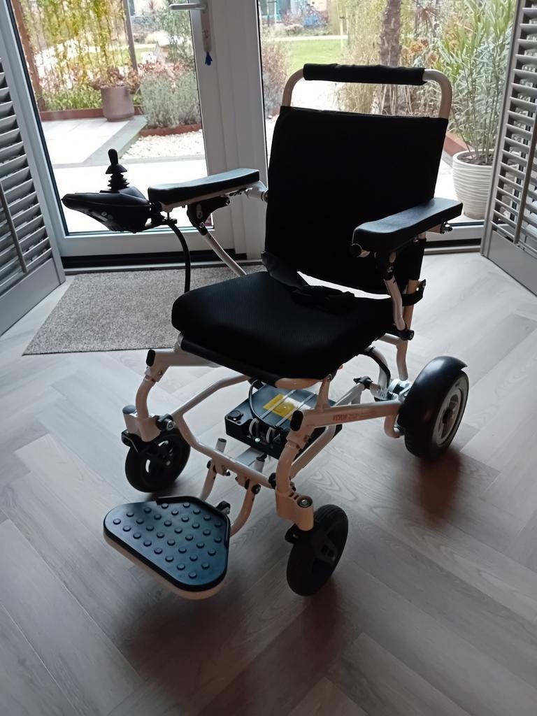 Opvouwbare elektrische rolstoel in nieuwstaat, Ophalen, Zo goed als nieuw, Elektrische rolstoel