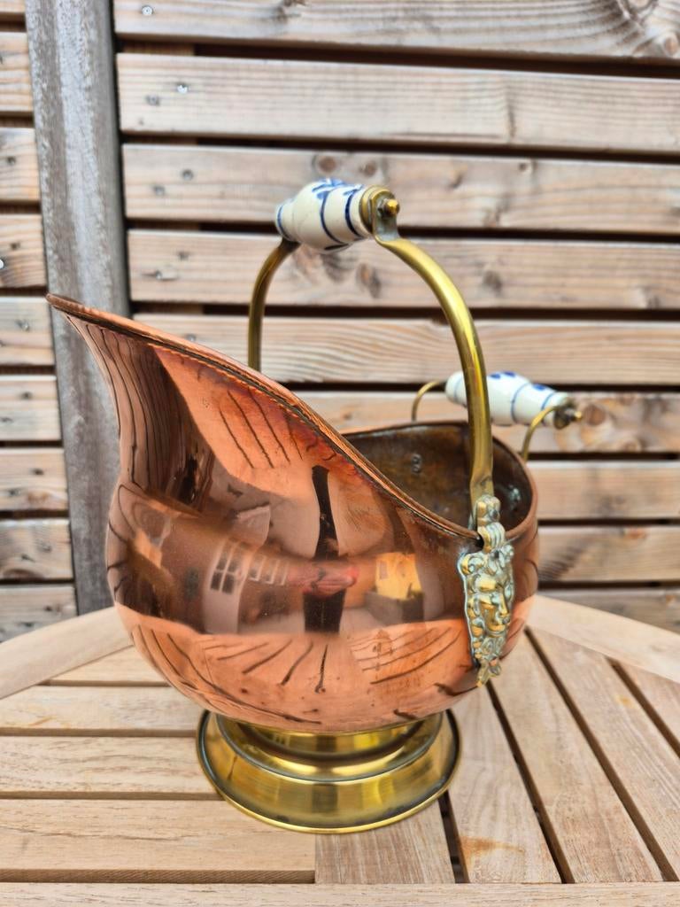 Vintage helm kolenkit,  koperen plantenbak met leeuwenkoppen, Ophalen of Verzenden, Koper