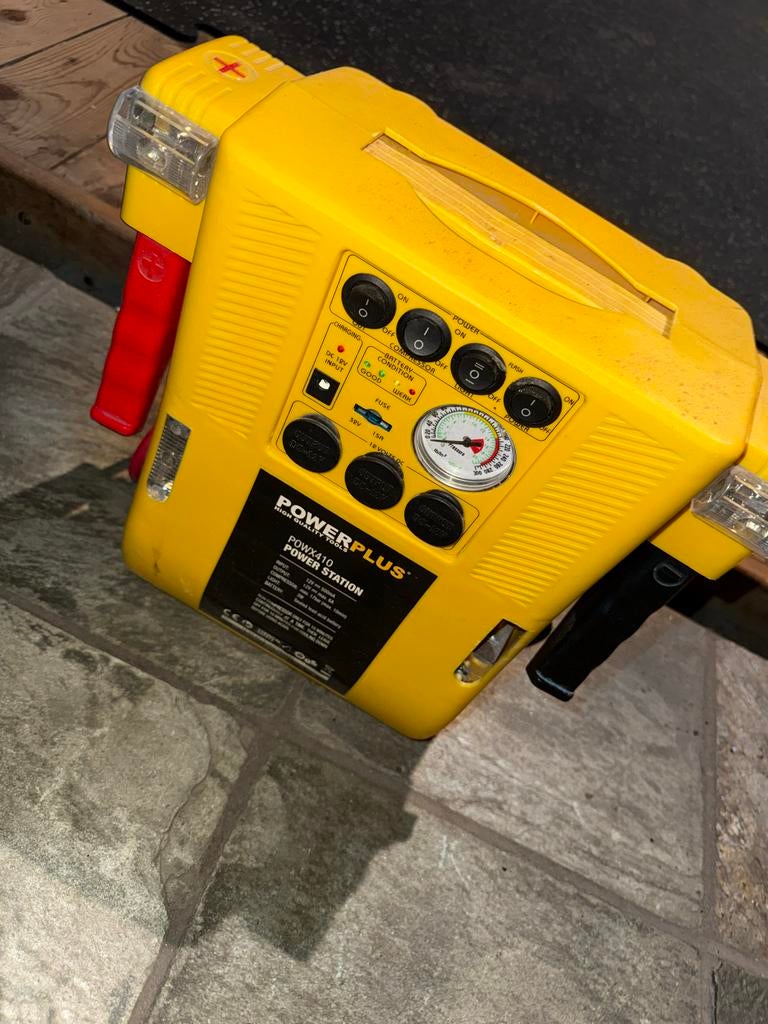 Powerplus POWX410 Power Station met Compressor en Licht, Auto diversen, Jumpstarters, Ophalen, Gebruikt, Powerplus, Adventstraat 222