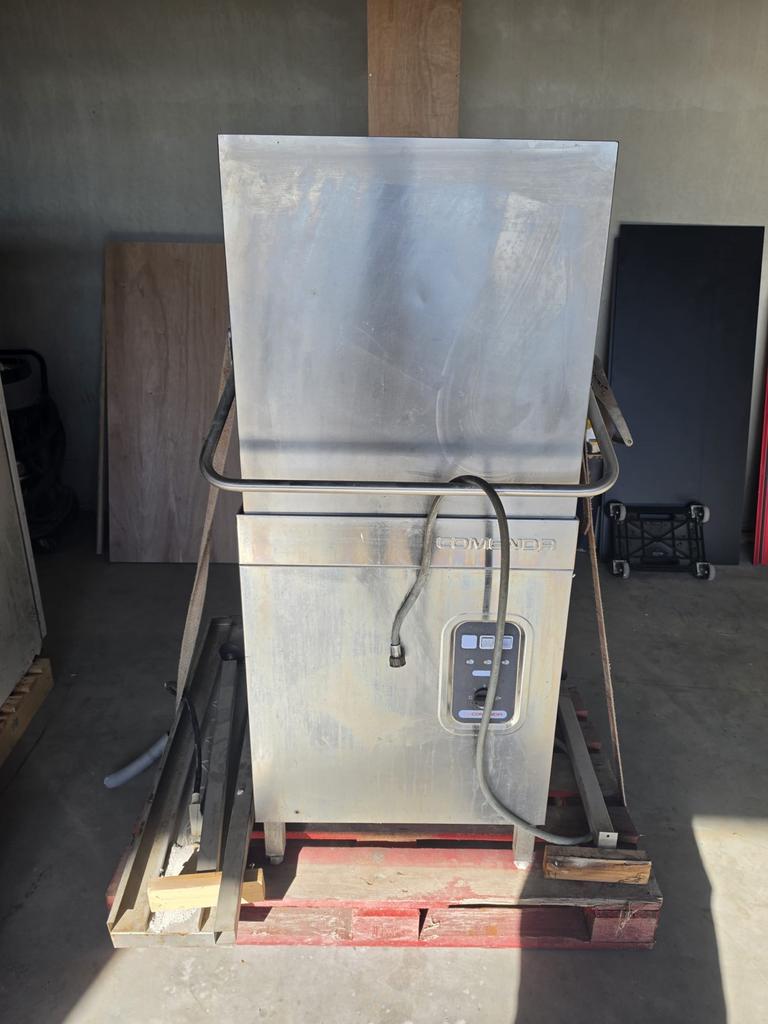 Horeca apparatuur: Vaatwasser, Koelkast, Vriezer, Oventje, Ophalen, Gebruikt