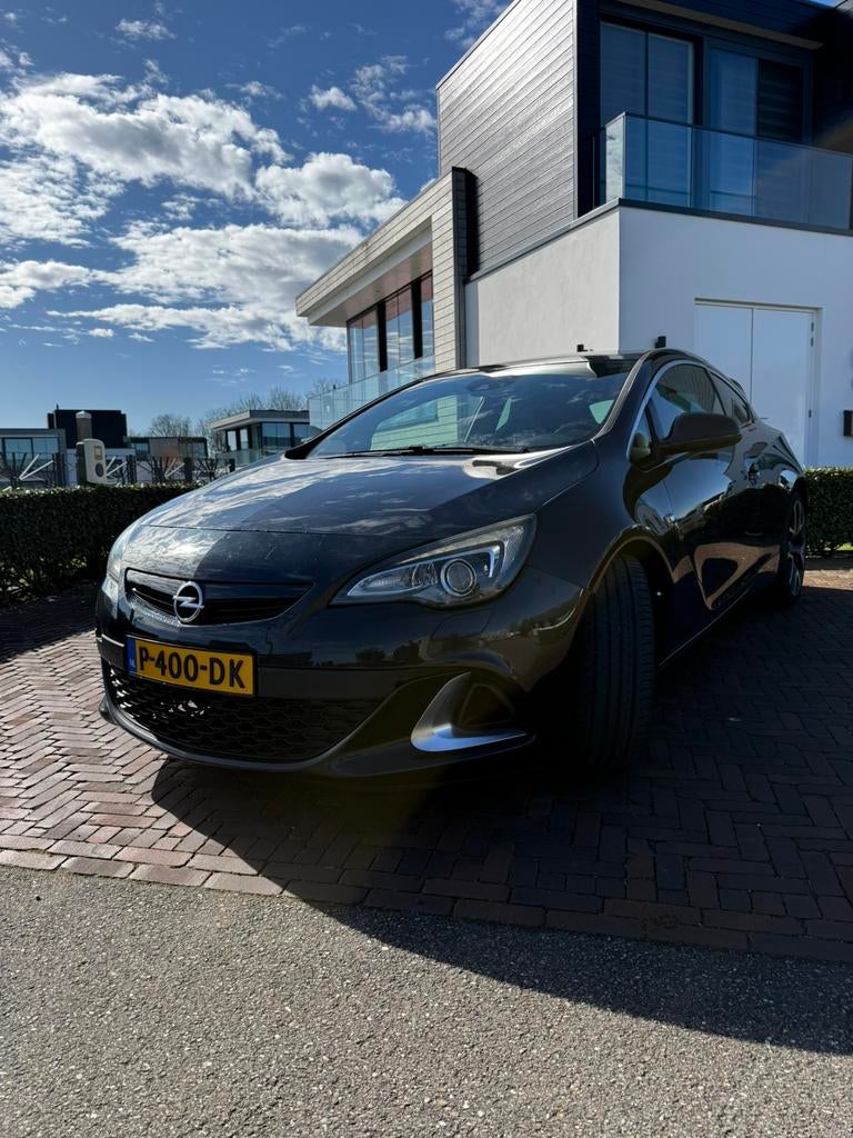 Opel Astra 2.0 Turbo 206KW GTC OPC 2013 Zwart, Auto's, Opel, Zwart, 4 cilinders, Leder en Stof, Zwart
