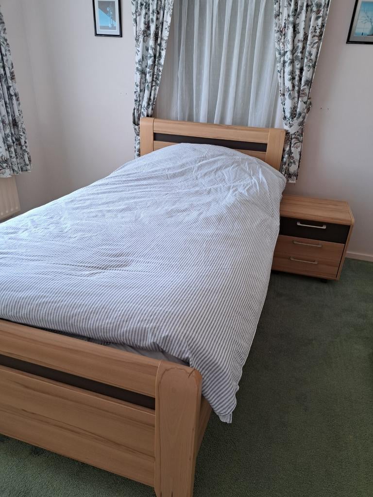 Seniorenbed 100x200 met elektrisch verstelbare lattenbodem, Huis en Inrichting, Slaapkamer | Bedden, Gebruikt, Eenpersoons, 100 cm