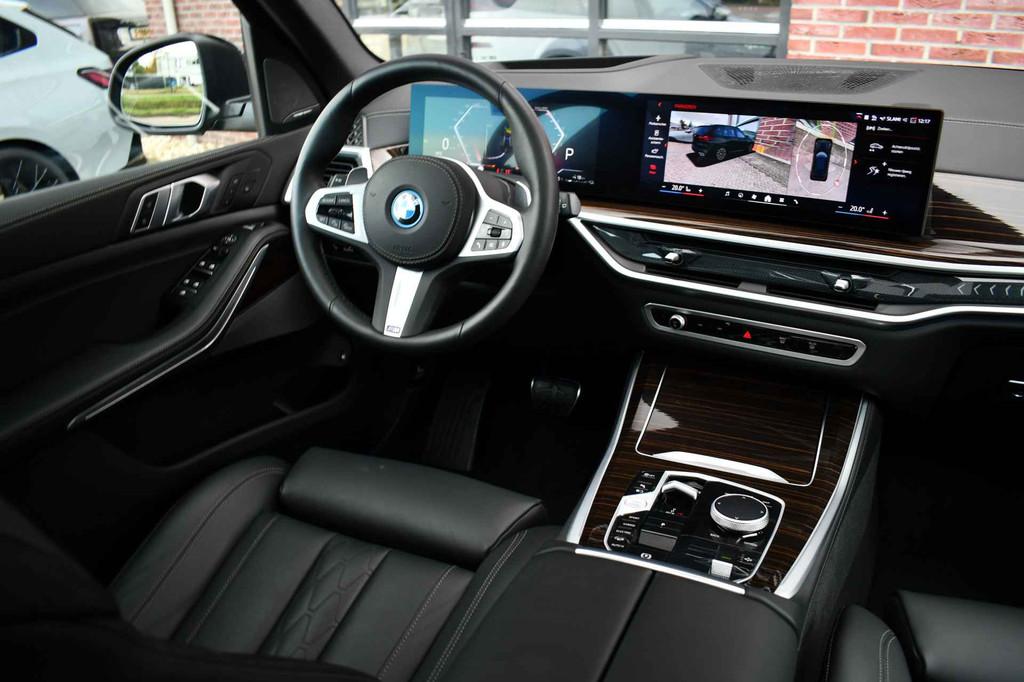 BMW X5 xDrive50e M-Sport Skylounge Comf-stoel ACC 360 HUD H/, 12 maanden, Gebruikt, 2395 kg, Zwart