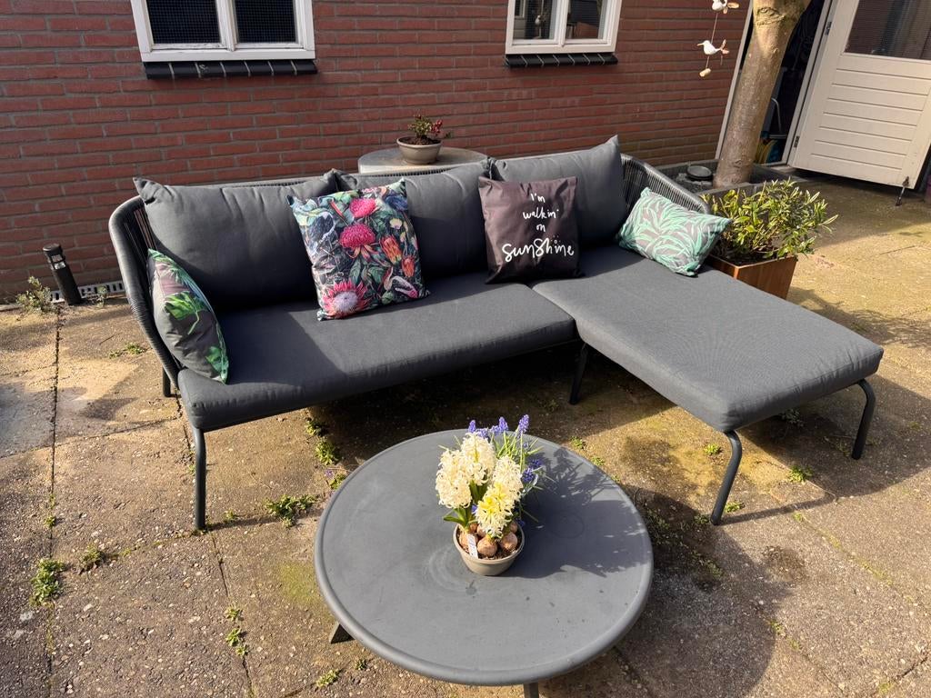 Complete tuin loungeset inclusief tafel en kussenset, Ophalen, 3 zitplaatsen, Zo goed als nieuw, Loungeset