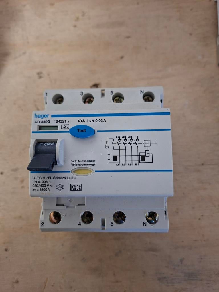 Hager aardlekschakelaar CD440G 40A, Gebruikt, Ophalen of Verzenden, Schakelaar, Hager