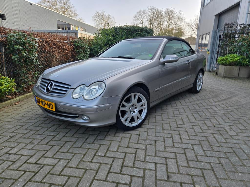 Mooie mercedes clk 240 6 cil NAP! cabrio automaat uit 2004, Auto's, Automaat, Cabriolet, Leder, Bedrijf