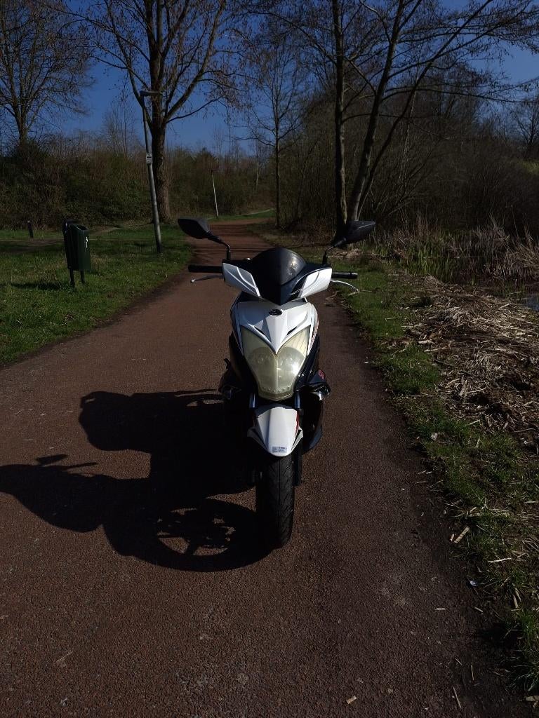 Kymco Super 8 Street - Start en rijdt goed - nette staat, Fietsen en Brommers, Scooters | Kymco, Zo goed als nieuw, Super 8, Maximaal 45 km/u