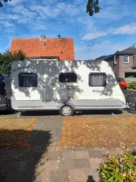 CARAVELAIR AMBIANCE STYLE 440 MET LUIFEL, Caravans en Kamperen, Rondzit, Dwarsbed, Particulier, 4 tot 5 meter