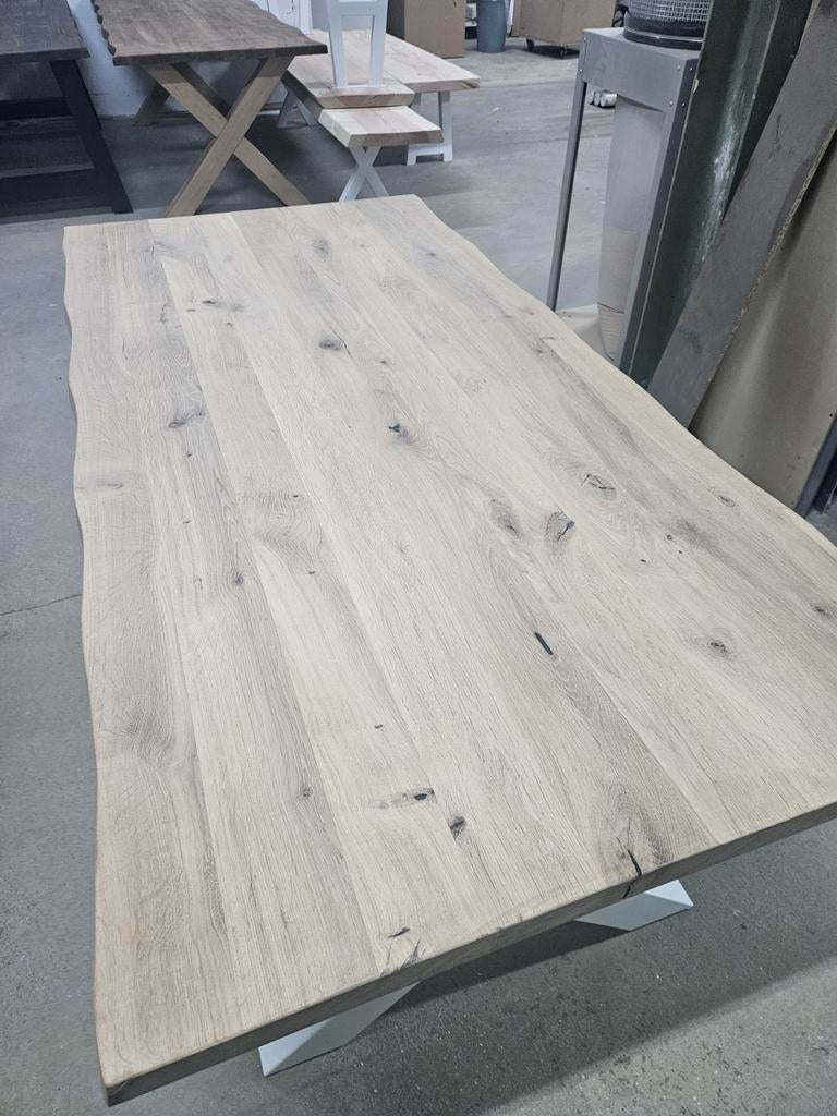 Showroom massief eiken tafel 180x88 - witte X-poten, Info@maasinterieurs.nl, 5272PA, bedrijvenweg 23 in Sint-Michielsgestel, Eikenhout