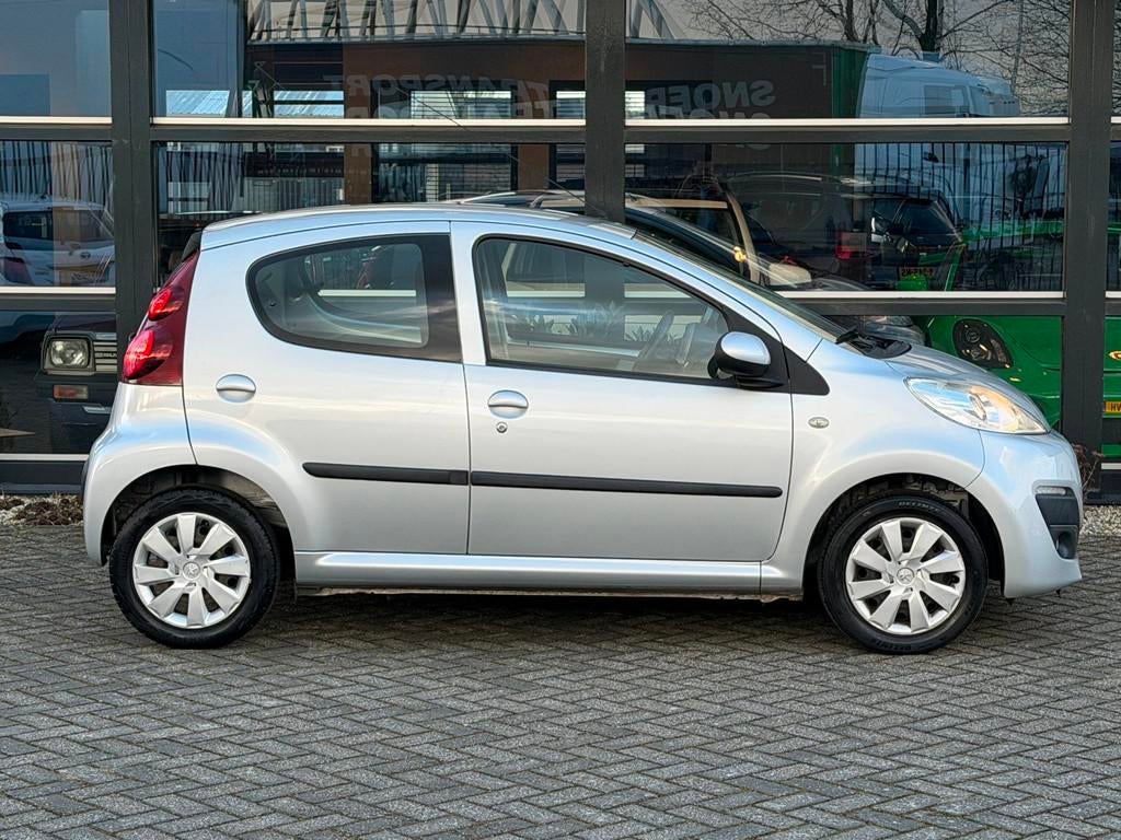 Peugeot 107 1.0 Active Airco l 5 deurs l 1e eigenaar l NAP l, Voorwielaandrijving, Euro 5, Stof, Zwart
