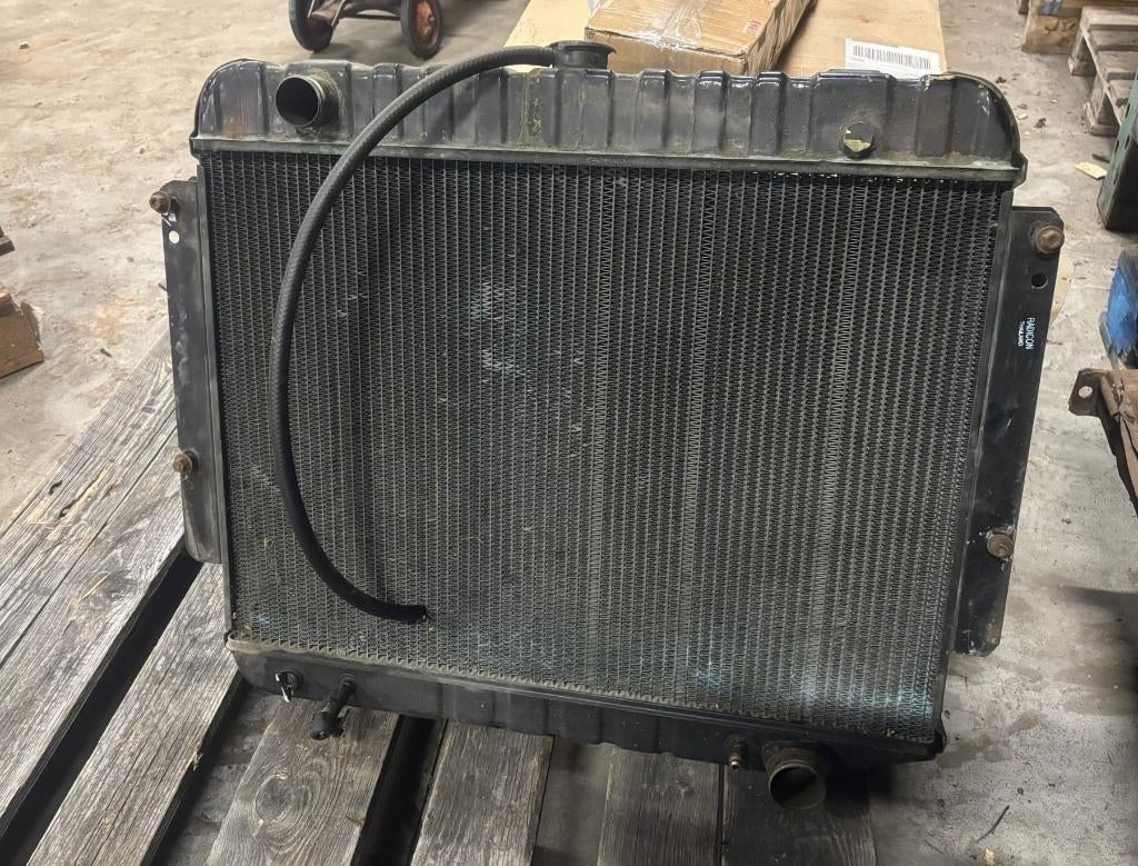 1972-1979 Dodge Pick-up D&W series radiateur., Ophalen, Gebruikt, Amerikaanse onderdelen
