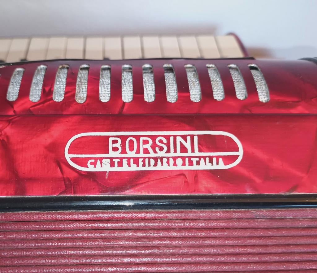 Rode Borsini accordeon met riemen, Ophalen of Verzenden, 120-bas, Overige merken