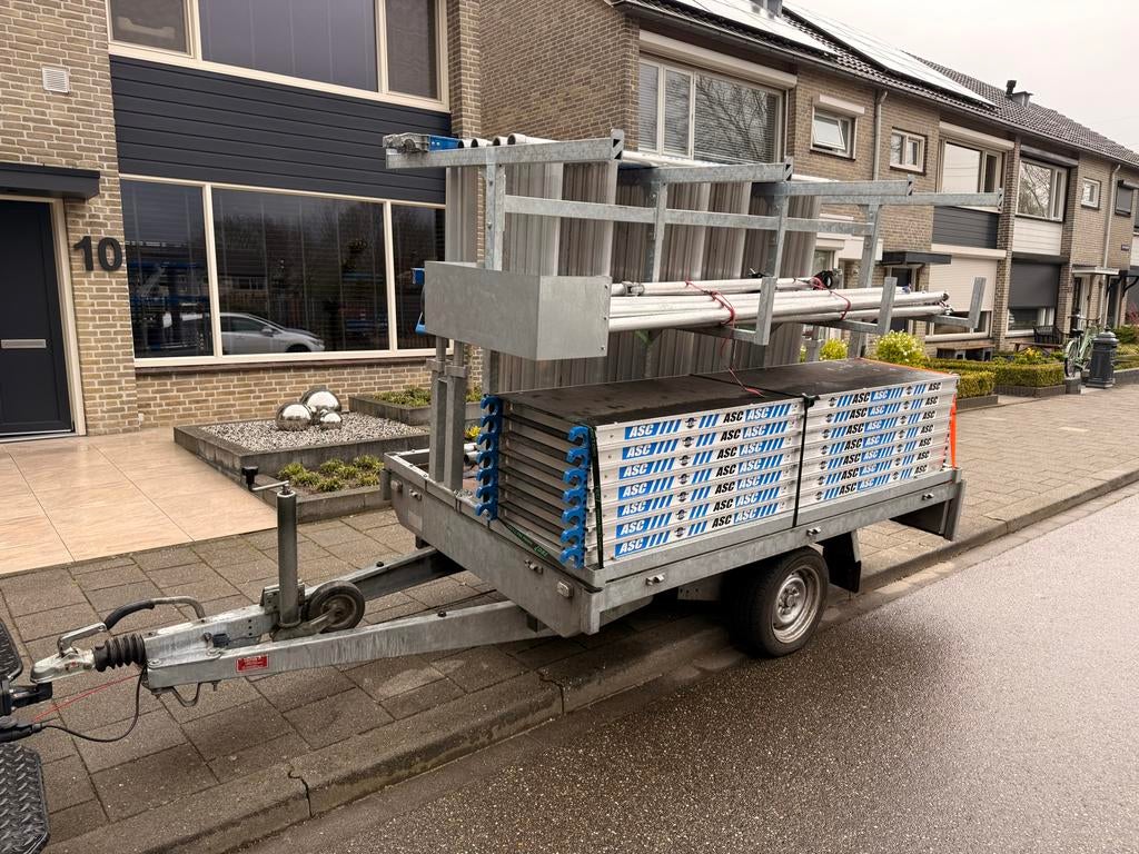 Rolsteiger 1,35x2,5m tot 8m met aanhanger en bok, Doe-het-zelf en Verbouw, Steigers, Ophalen, Zo goed als nieuw, Rolsteiger of Kamersteiger